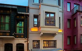 Zendy Suite Hotel